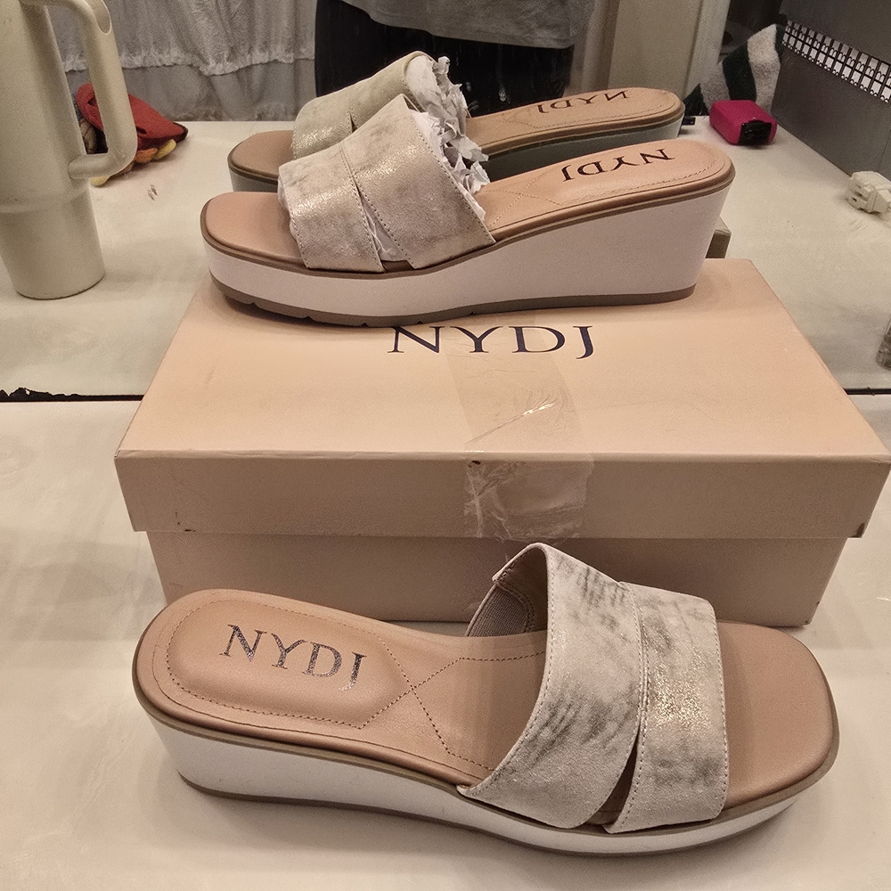 NYDJ Women's Cream Wedge Sandals